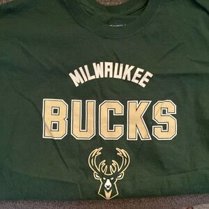 Milwaukee Bucks Tshirt .  Size XL 430